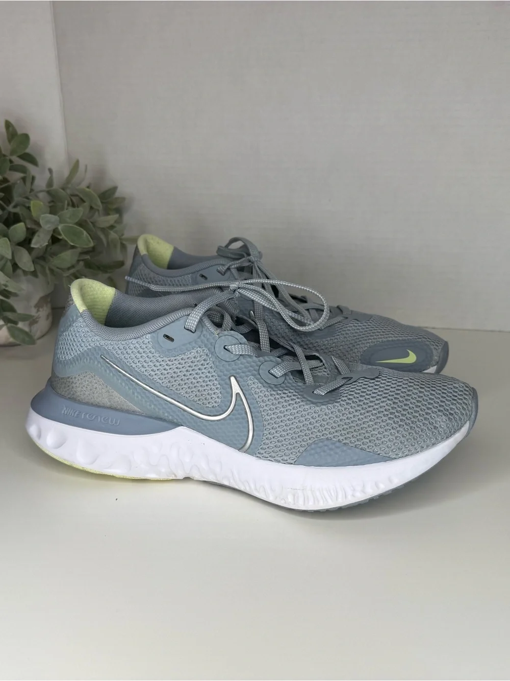 Nike Womens Renew Run Womens Casual Running Shoe in Obsidian Mist Size 10